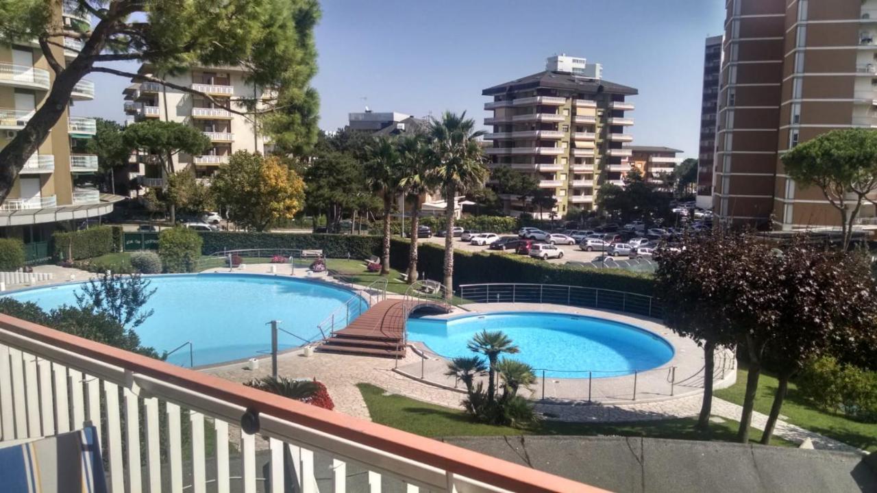 Appartamenti Puerto Do Sol Lignano Sabbiadoro Exterior foto